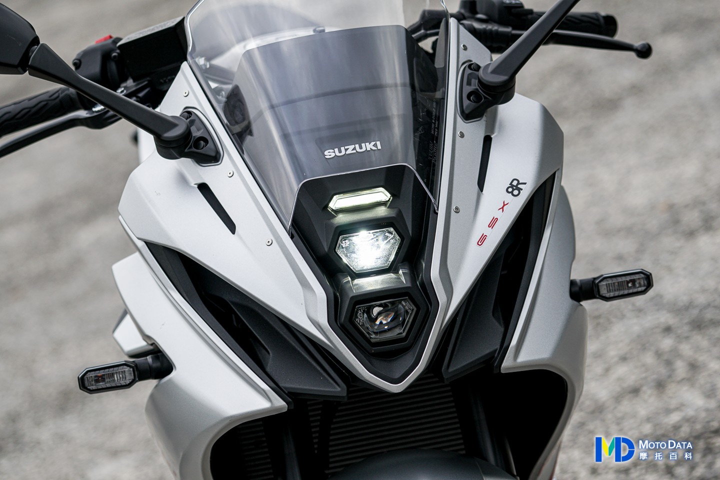 電控滿載的日本二刀斬 SUZUKI GSX-8R 公路試駕 – MOTODATA 摩托百科